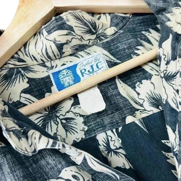 RJC Henely  Hawaiian Tropical Floral Pattern Button Up Blue - Picture 2 of 8